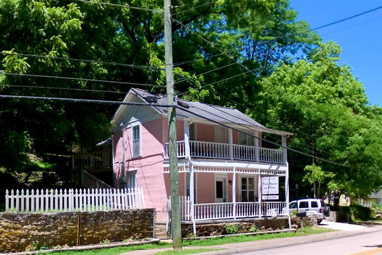 The Pink House On Main - Lower Eureka Springs Exterior photo